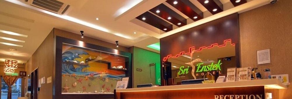 Sri Enstek Hotel Klia, Klia 2 & F1 Сепанг Екстериор снимка