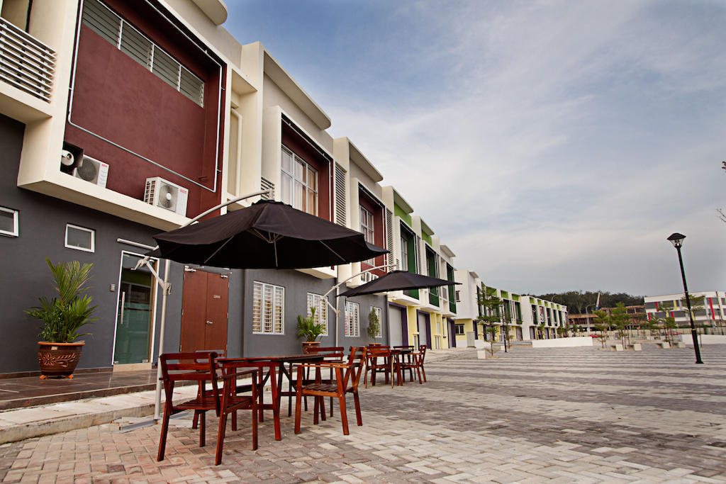 Sri Enstek Hotel Klia, Klia 2 & F1 Сепанг Екстериор снимка
